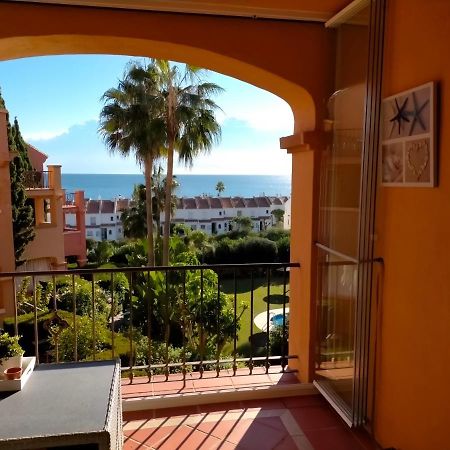 Appartement Met Zeezicht En Vlakbij Het Strand Манилва Экстерьер фото