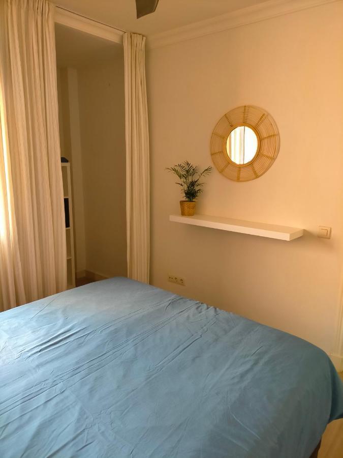 Appartement Met Zeezicht En Vlakbij Het Strand Манилва Экстерьер фото