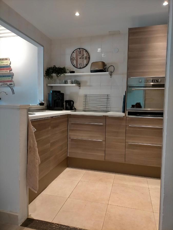 Appartement Met Zeezicht En Vlakbij Het Strand Манилва Экстерьер фото