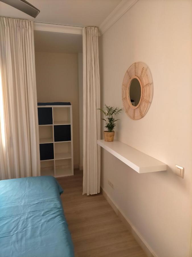 Appartement Met Zeezicht En Vlakbij Het Strand Манилва Экстерьер фото
