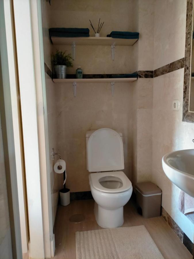 Appartement Met Zeezicht En Vlakbij Het Strand Манилва Экстерьер фото